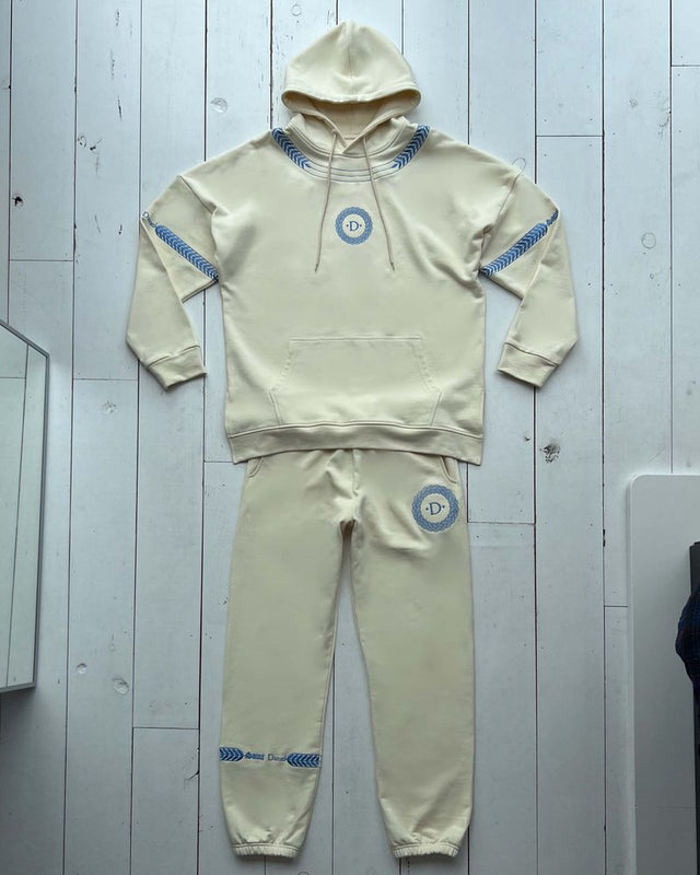 The Angel Mark, Pilgrim Suit