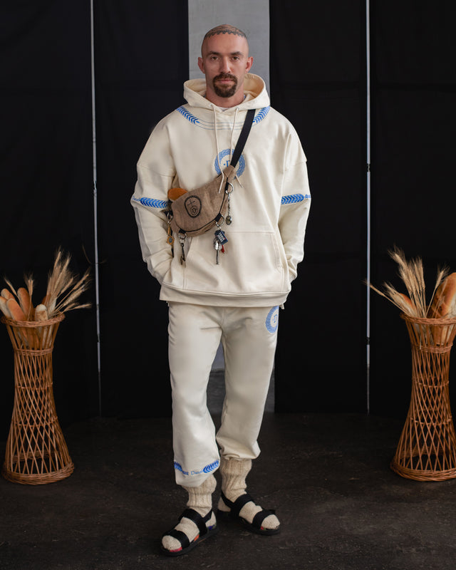 The Angel Mark, Pilgrim Suit